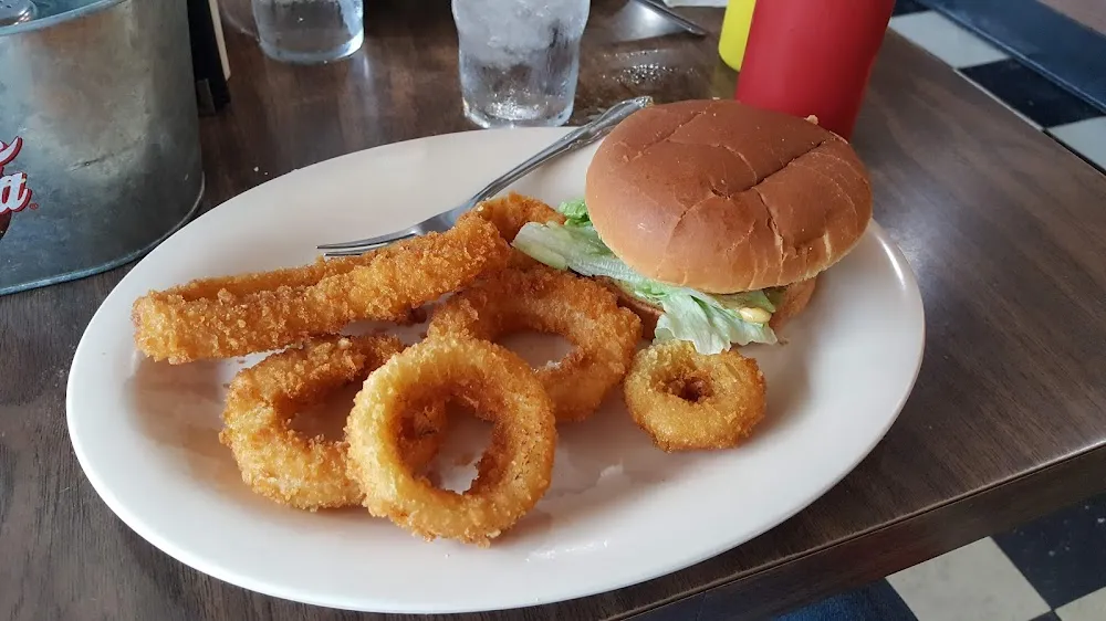 Cheeseburger and Onion Rings